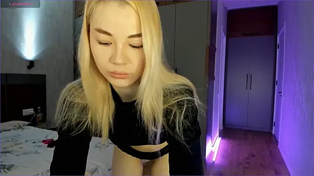 Snapshot of Aeries_steel chatting on December 8, 3:29 am Aeries steel online show from December 8, 3:29 am