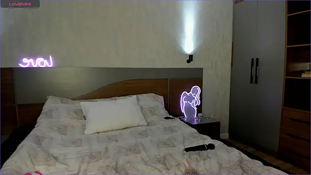 Snapshot of Aeries_steel chatting on December 7, 5:54 am Aeries steel online show from December 7, 5:54 am