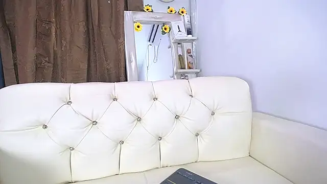 Snapshot of alaia_03 chatting on February 21, 12:38 pm alaia 03 online show from February 21, 12:38 pm