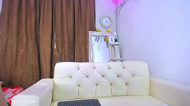 Snapshot of alaia_03 chatting on March 20, 12:32 pm alaia 03 online show from March 20, 12:32 pm