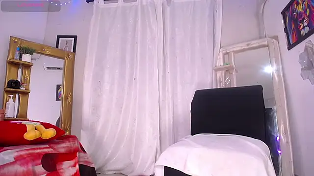 alaia 03 online show from May 13, 1:56 am