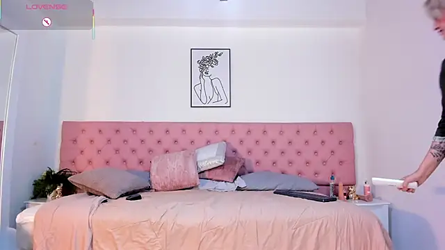 CarolinaGlamour online show from November 18, 7:50 pm