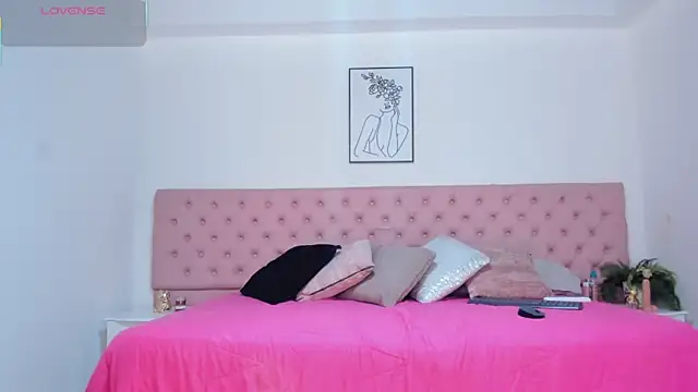 CarolinaGlamour online show from November 19, 7:58 pm