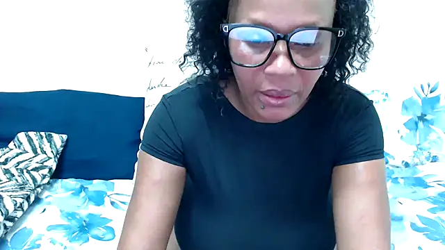 Snapshot of MistressShirleyx chatting on November 23, 8:57 am MistressShirleyx online show from November 23, 8:57 am