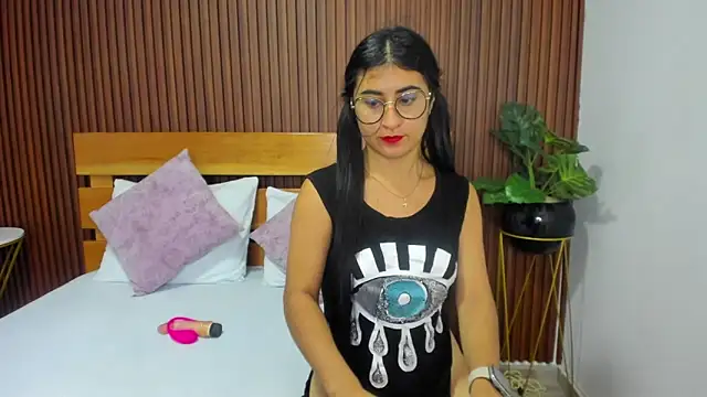 Snapshot of evelin_leroy chatting on March 12, 3:07 pm evelin leroy online show from March 12, 3:07 pm