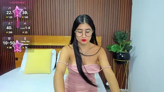 Snapshot of evelin_leroy chatting on February 18, 12:06 pm evelin leroy online show from February 18, 12:06 pm