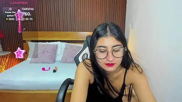 Snapshot of evelin_leroy chatting on March 17, 12:04 pm evelin leroy online show from March 17, 12:04 pm