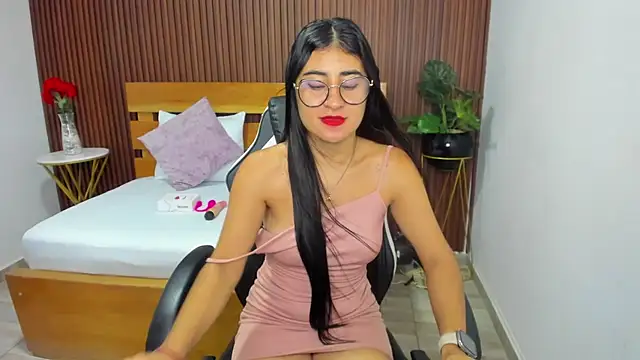 Snapshot of evelin_leroy chatting on March 8, 12:09 pm evelin leroy online show from March 8, 12:09 pm