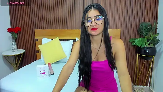 Snapshot of evelin_leroy chatting on February 13, 12:11 pm evelin leroy online show from February 13, 12:11 pm
