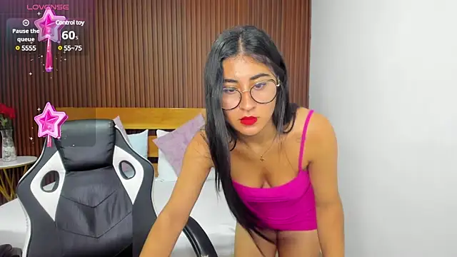 Snapshot of evelin_leroy chatting on March 5, 12:11 pm evelin leroy online show from March 5, 12:11 pm