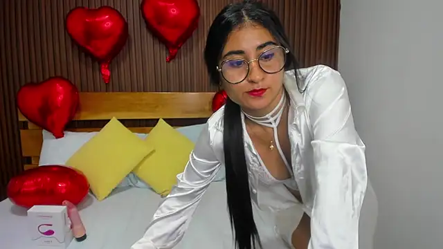 Snapshot of evelin_leroy chatting on February 14, 3:05 pm evelin leroy online show from February 14, 3:05 pm