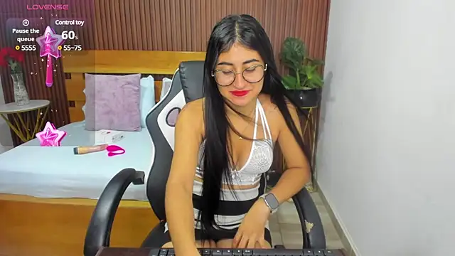 Snapshot of evelin_leroy chatting on March 10, 12:06 pm evelin leroy online show from March 10, 12:06 pm