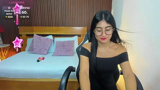Snapshot of evelin_leroy chatting on March 21, 12:06 pm evelin leroy online show from March 21, 12:06 pm
