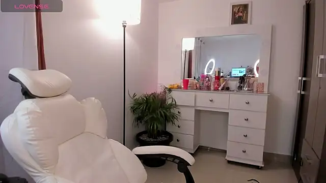 Niicoleta online show from December 13, 8:04 pm