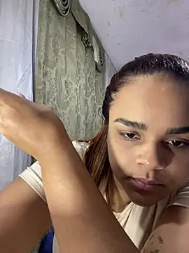 Evabigass online show from April 10, 9:00 pm