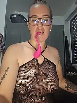 Snapshot of lindsay_33off chatting on July 17, 7:05 am lindsay 33off online show from July 17, 7:05 am