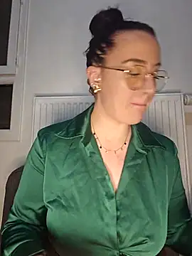 lindsay 33off online show from February 25, 8:25 am