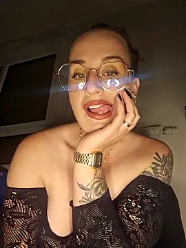 lindsay 33off online show from November 9, 8:57 pm