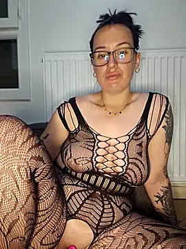 lindsay 33off online show from April 22, 7:48 am