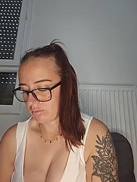 Snapshot of lindsay_33off chatting on June 20, 7:46 am lindsay 33off online show from June 20, 7:46 am