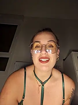 lindsay 33off online show from November 11, 9:09 pm