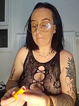 lindsay 33off online show from February 17, 8:11 am