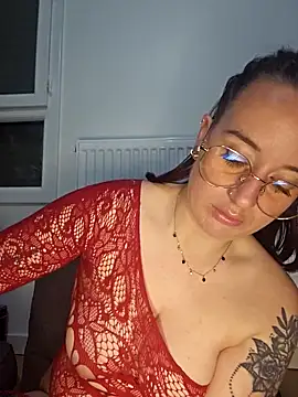 lindsay 33off online show from April 5, 9:10 pm