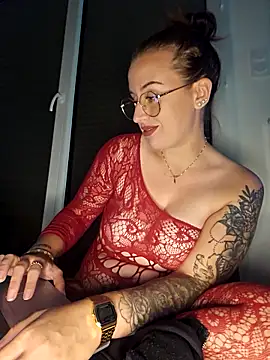 lindsay 33off online show from October 22, 9:03 pm