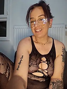 lindsay 33off online show from March 24, 8:03 am