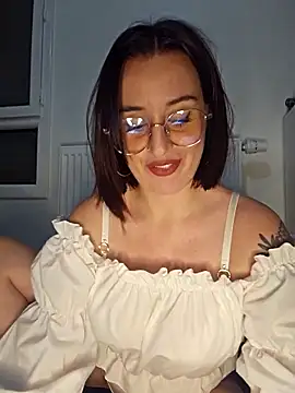lindsay 33off online show from November 26, 8:31 pm