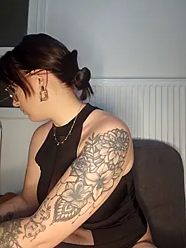 lindsay 33off online show from March 3, 7:21 pm