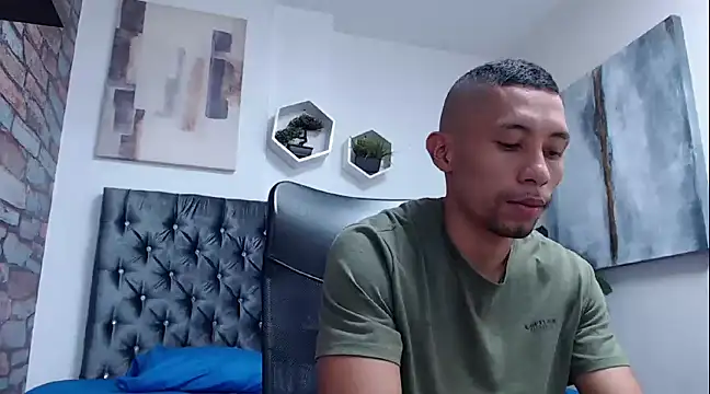 Snapshot of richar_voller chatting on December 14, 12:33 pm richar voller online show from December 14, 12:33 pm