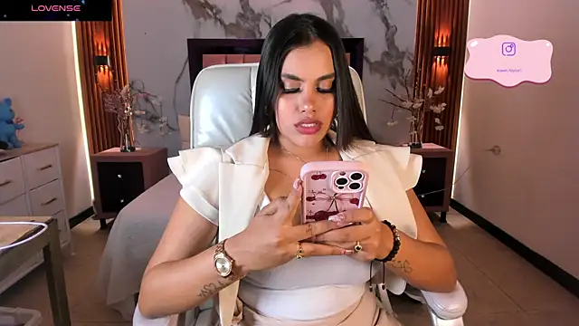 Snapshot of Jeen_Taylor chatting on April 25, 8:17 pm Jeen Taylor online show from April 25, 8:17 pm