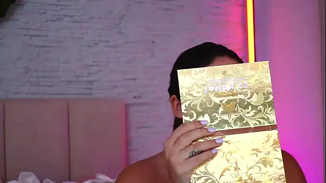 RachelSwaan online show from February 4, 6:08 am