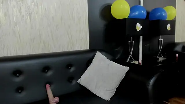 Snapshot of RoxieJackson chatting on October 5, 3:41 am RoxieJackson online show from October 5, 3:41 am