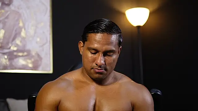 Snapshot of CallumMuscle chatting on December 16, 4:39 am CallumMuscle online show from December 16, 4:39 am