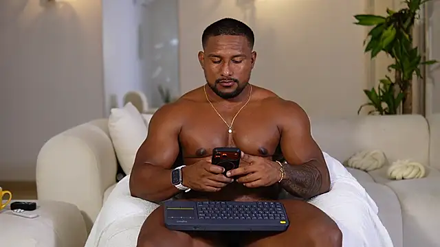 Snapshot of CallumMuscle chatting on June 11, 12:32 am CallumMuscle online show from June 11, 12:32 am