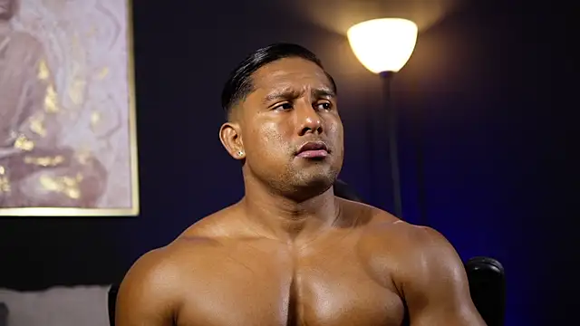 Snapshot of CallumMuscle chatting on December 17, 10:20 am CallumMuscle online show from December 17, 10:20 am