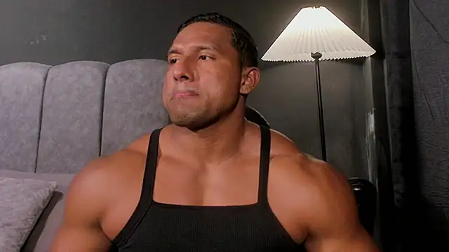 Snapshot of CallumMuscle chatting on February 6, 2:18 am CallumMuscle online show from February 6, 2:18 am