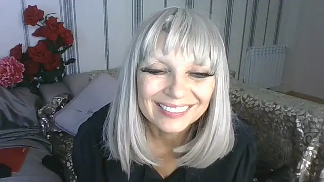 Snapshot of Izabella_gold chatting on May 27, 11:34 pm Izabella gold online show from May 27, 11:34 pm