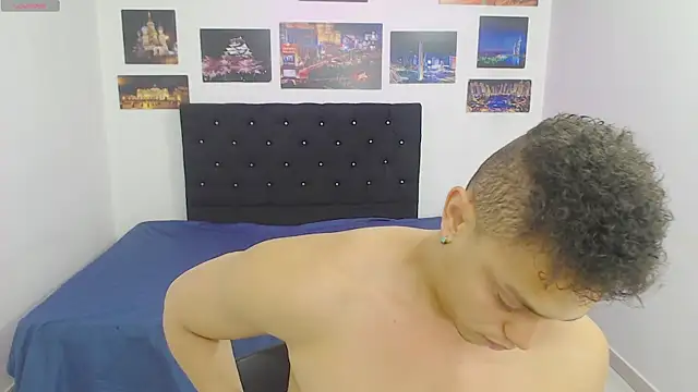 Snapshot of Booy_Hott chatting on December 4, 2:20 pm Booy Hott online show from December 4, 2:20 pm