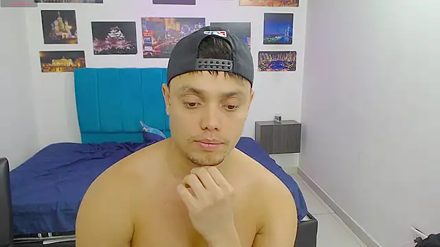 Snapshot of Booy_Hott chatting on January 19, 7:04 pm Booy Hott online show from January 19, 7:04 pm