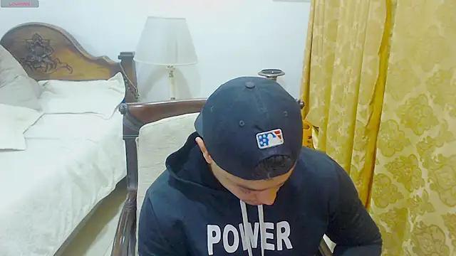 Snapshot of Booy_Hott chatting on March 6, 12:10 am Booy Hott online show from March 6, 12:10 am