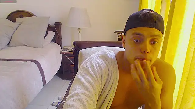 Snapshot of Booy_Hott chatting on February 6, 3:31 pm Booy Hott online show from February 6, 3:31 pm