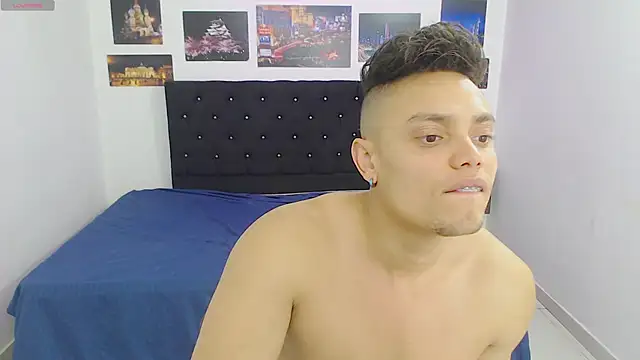 Snapshot of Booy_Hott chatting on December 10, 2:50 pm Booy Hott online show from December 10, 2:50 pm