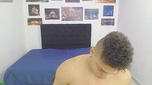 Snapshot of Booy_Hott chatting on December 13, 6:16 pm Booy Hott online show from December 13, 6:16 pm