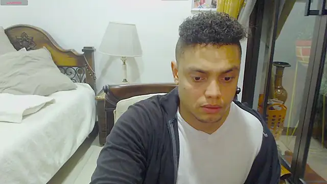 Snapshot of Booy_Hott chatting on February 19, 12:03 am Booy Hott online show from February 19, 12:03 am