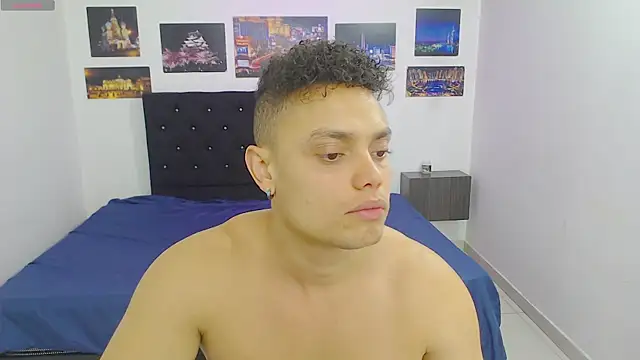 Snapshot of Booy_Hott chatting on December 15, 2:48 pm Booy Hott online show from December 15, 2:48 pm