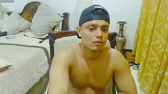 Snapshot of Booy_Hott chatting on February 8, 1:11 am Booy Hott online show from February 8, 1:11 am