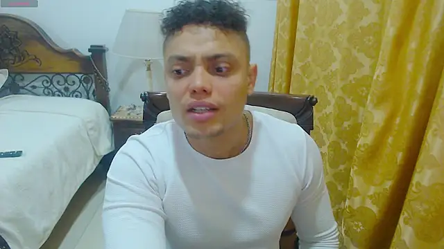 Snapshot of Booy_Hott chatting on March 4, 1:34 am Booy Hott online show from March 4, 1:34 am